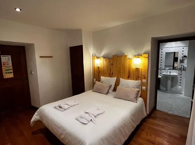 Sci Les Remparts De Mirepoix Bed & Breakfast 4*